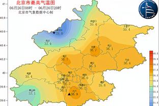 大片既视感！开拓者众球员秀入场穿搭 海报墙上光影斑驳